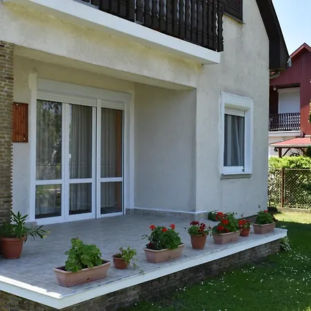 Villa-tabori * Balatonmariafurdo