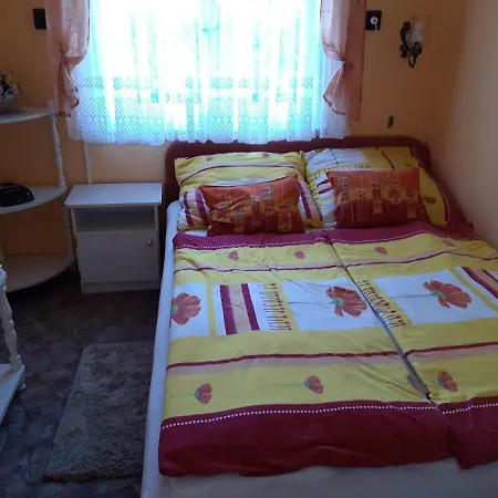 Villa-tabori * Balatonmariafurdo